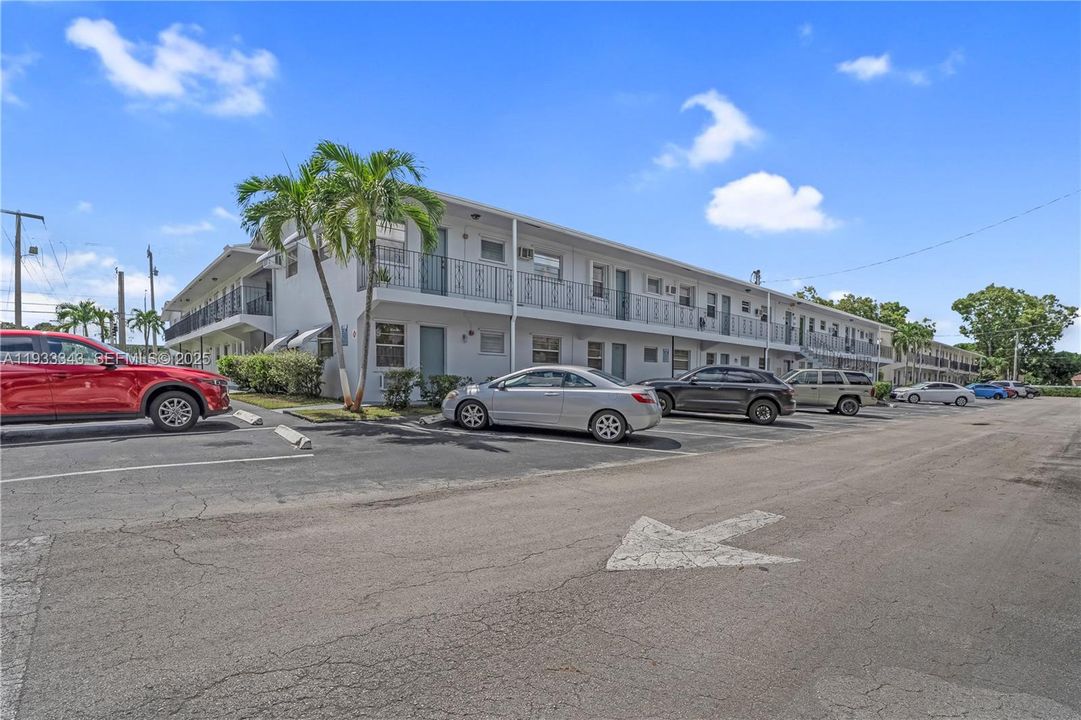 На продажу: $209,900 (2 спален, 1 ванн, 670 Квадратных фут)