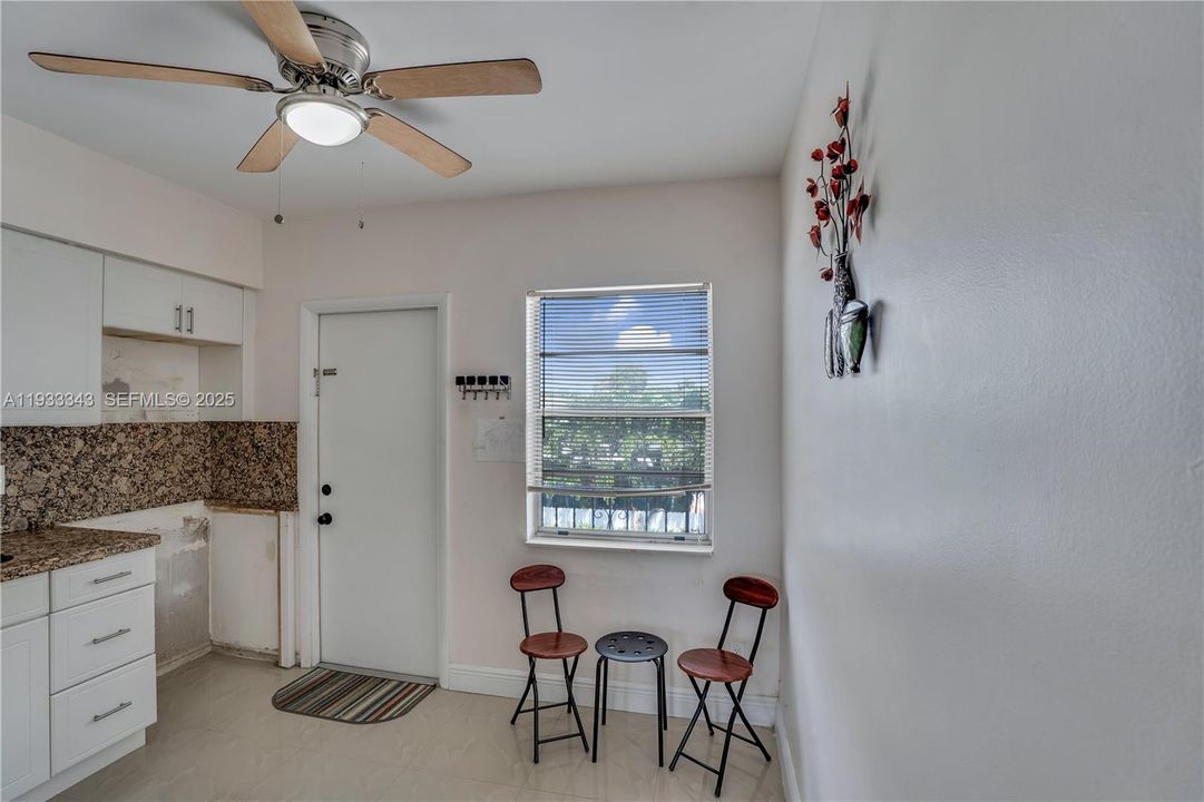 На продажу: $209,900 (2 спален, 1 ванн, 670 Квадратных фут)