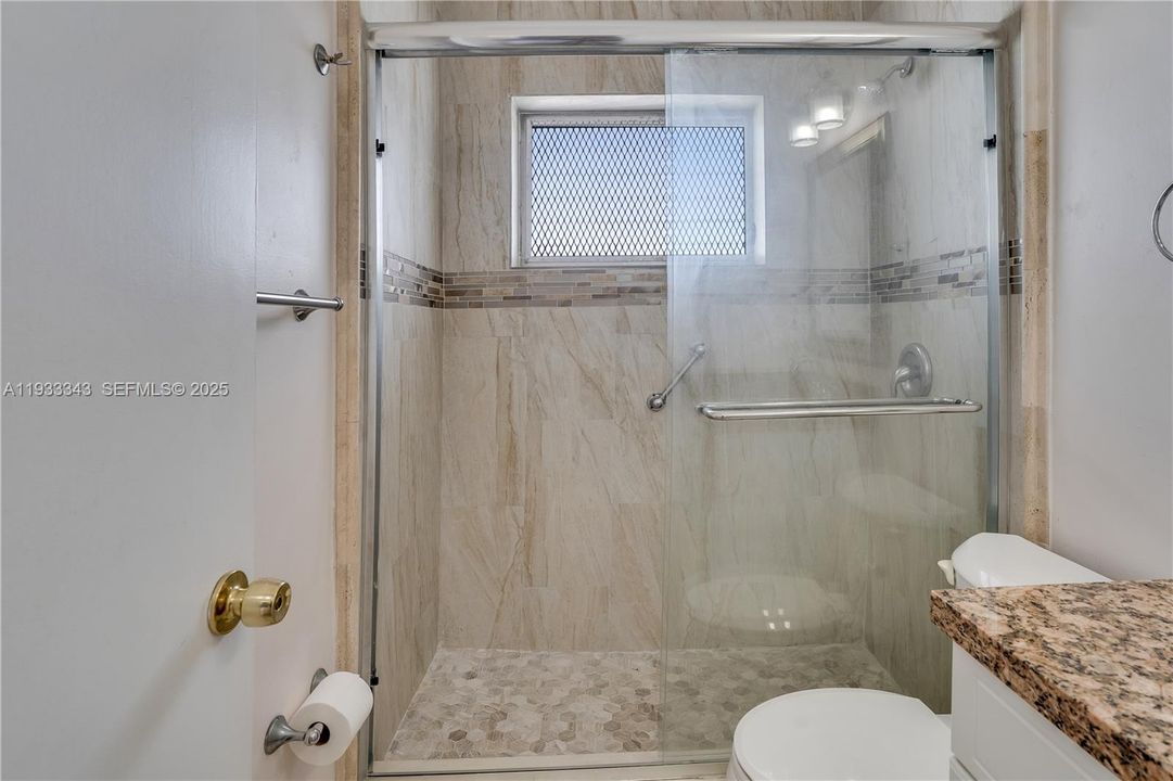 На продажу: $209,900 (2 спален, 1 ванн, 670 Квадратных фут)