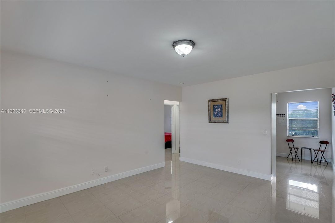 На продажу: $209,900 (2 спален, 1 ванн, 670 Квадратных фут)