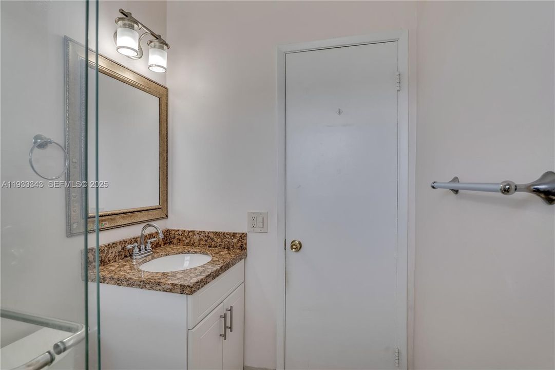 На продажу: $209,900 (2 спален, 1 ванн, 670 Квадратных фут)