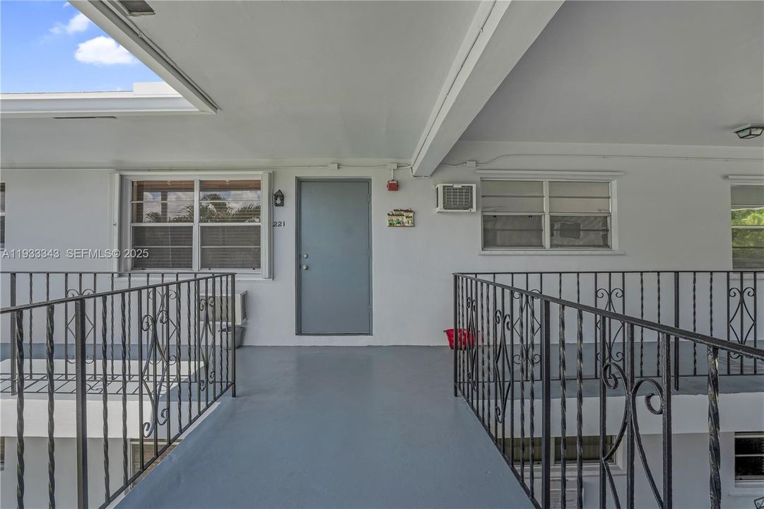 На продажу: $209,900 (2 спален, 1 ванн, 670 Квадратных фут)