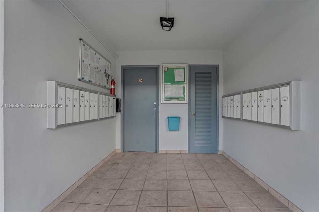 На продажу: $209,900 (2 спален, 1 ванн, 670 Квадратных фут)