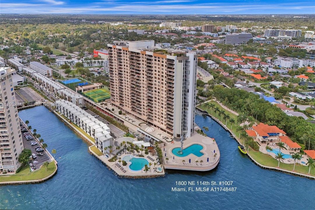 待售: $277,900 (1 贝兹, 2 浴室, 1460 平方英尺)