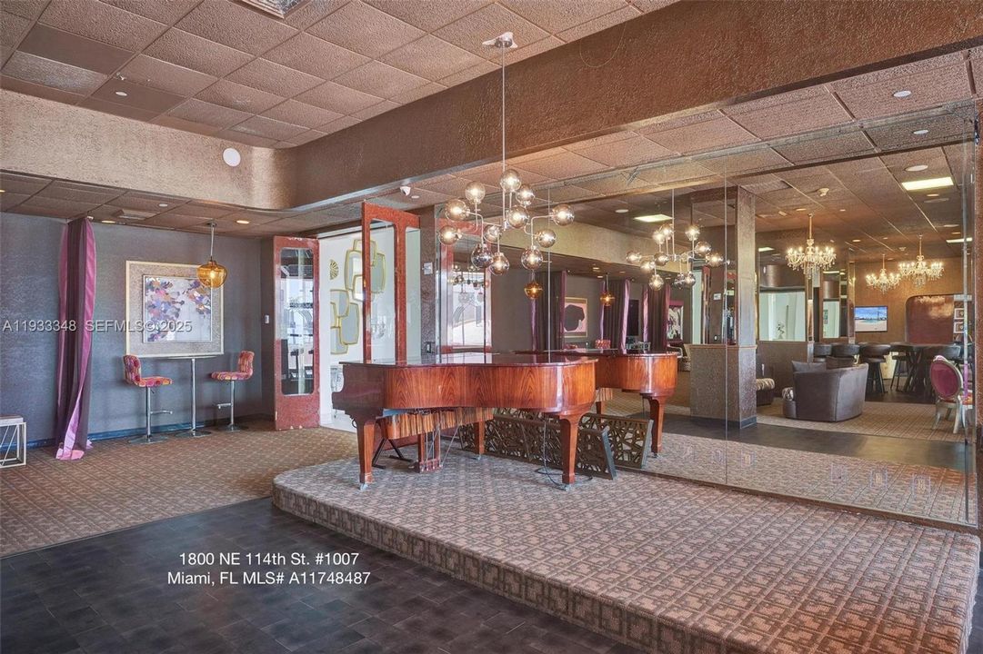 待售: $277,900 (1 贝兹, 2 浴室, 1460 平方英尺)