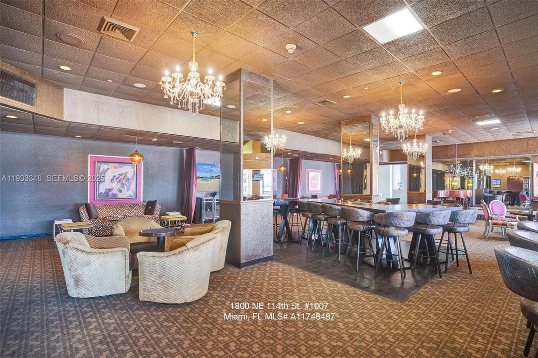 待售: $277,900 (1 贝兹, 2 浴室, 1460 平方英尺)