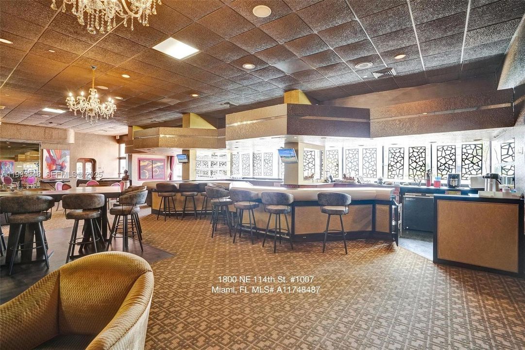 待售: $277,900 (1 贝兹, 2 浴室, 1460 平方英尺)