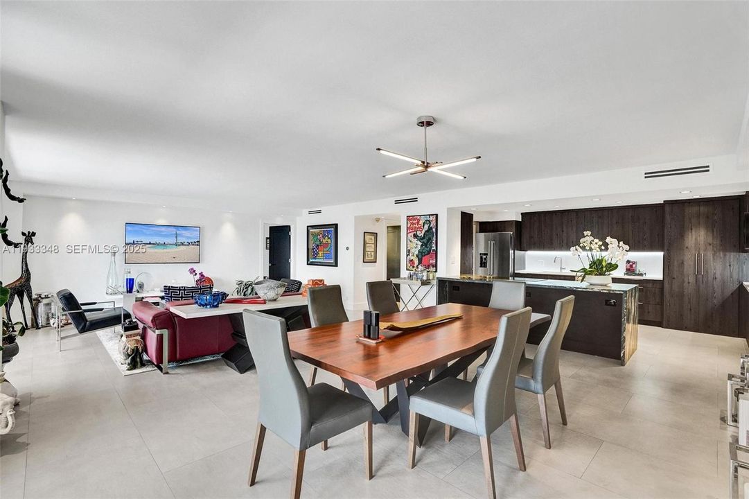 待售: $277,900 (1 贝兹, 2 浴室, 1460 平方英尺)