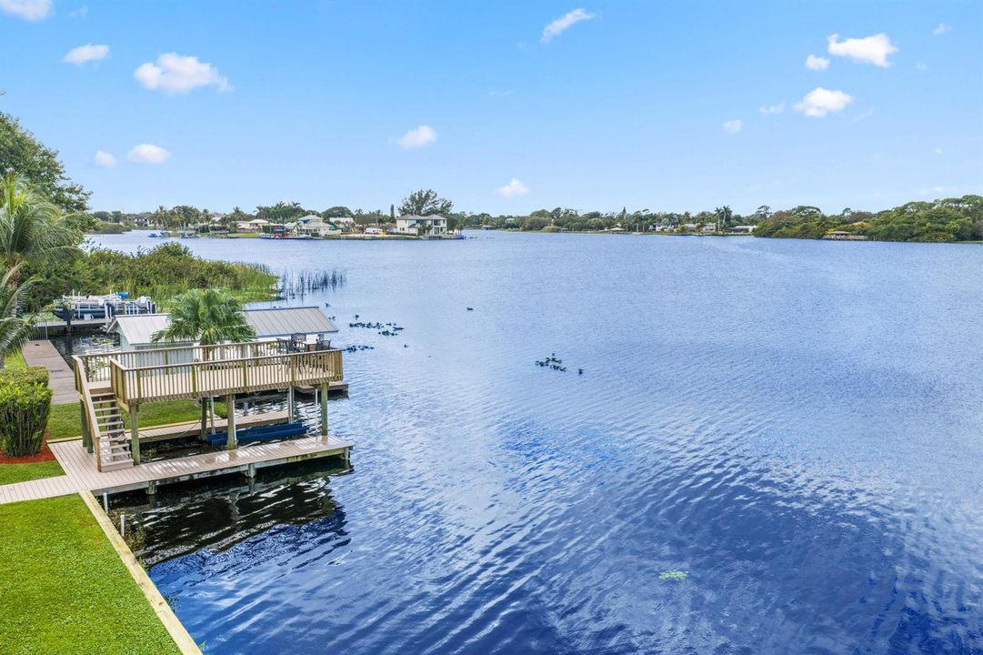 2097 Circle Pl Dr - Lake Location