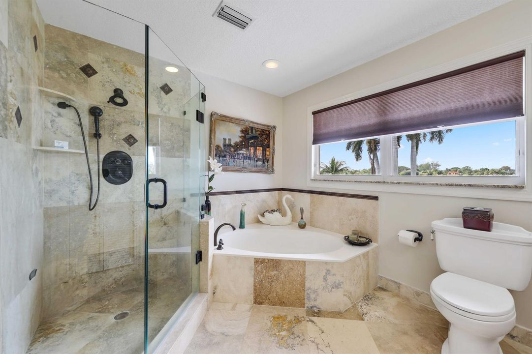 2097 Circle Pl Dr - Primary Bath