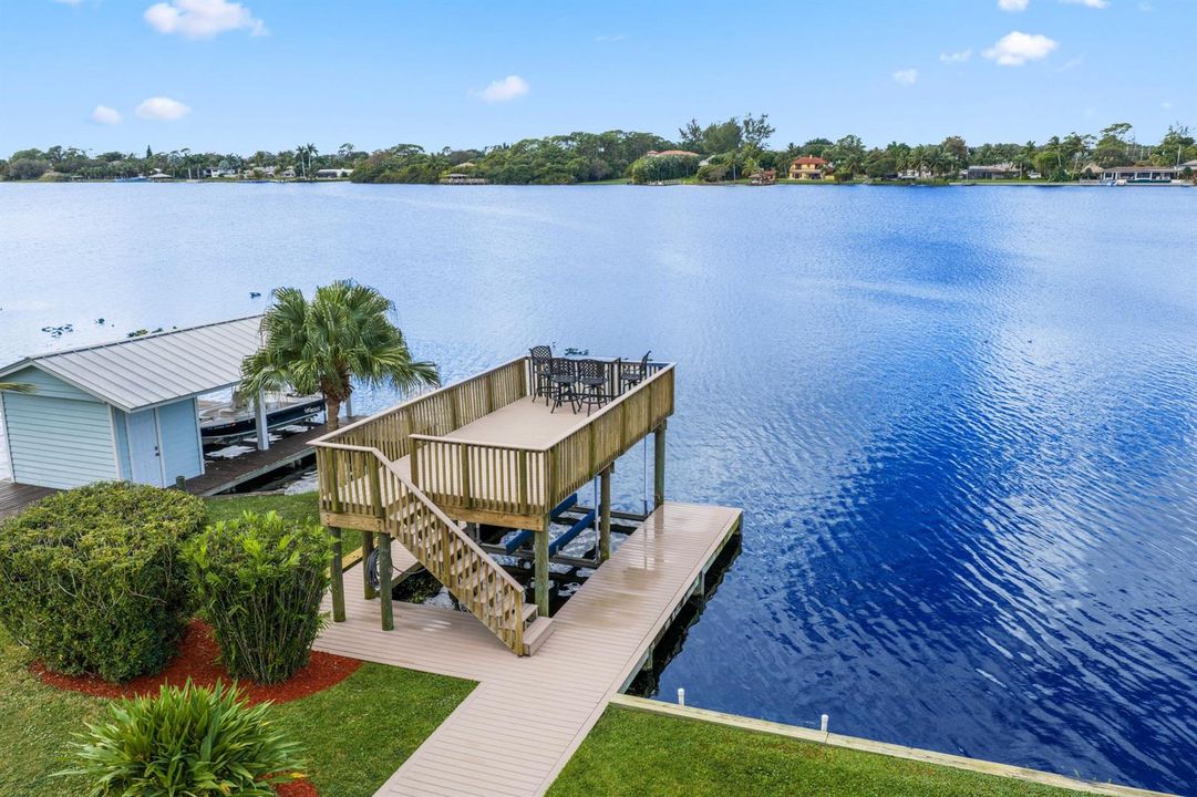 2097 Circle Pl Dr - Dock