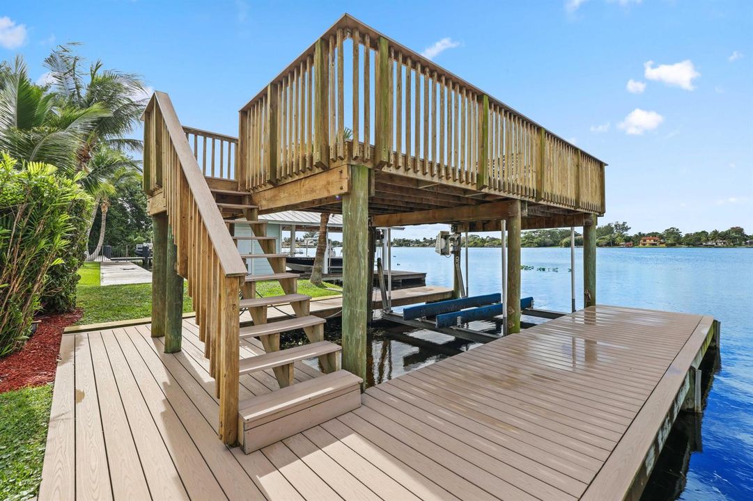 2097 Circle Pl Dr - Dock(2)