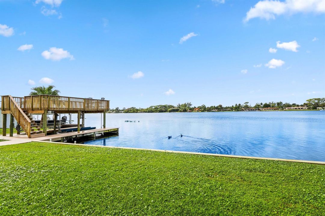 2097 Circle Pl Dr - Water Location