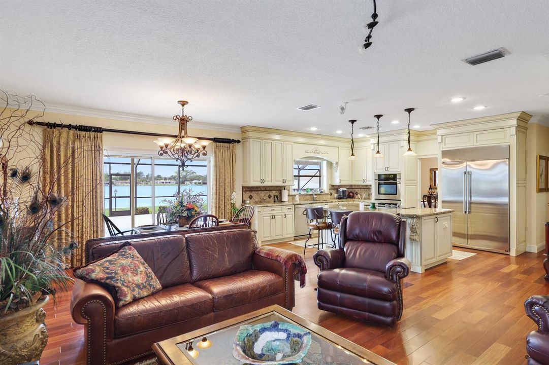 2097 Circle Pl Dr - Family Room