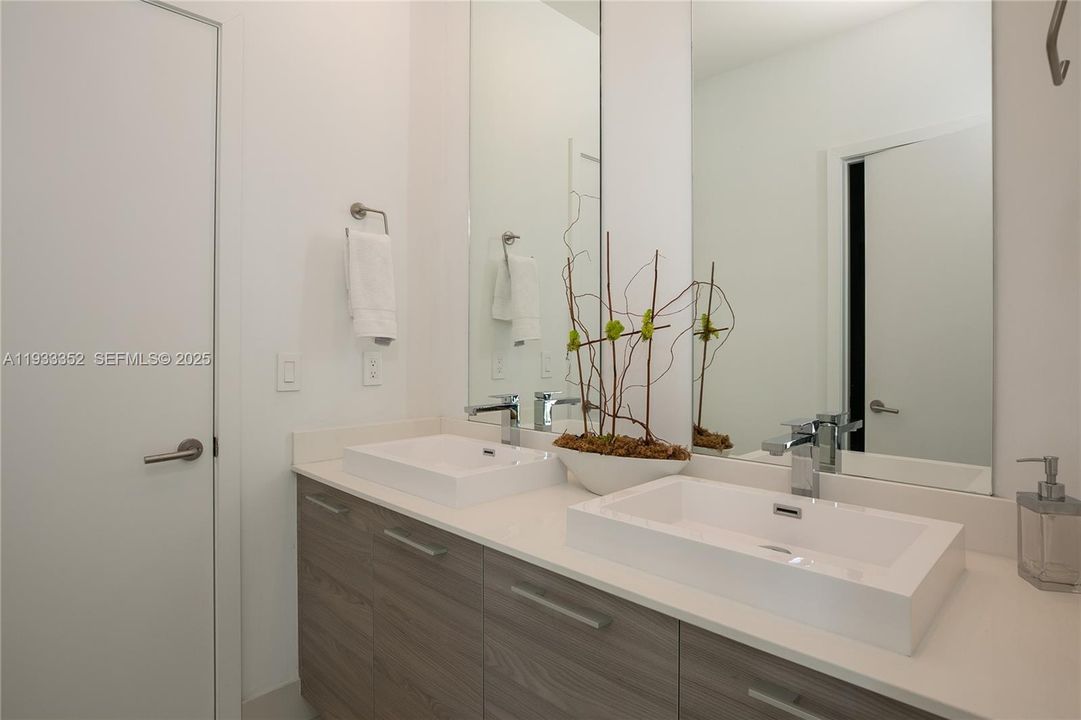 For Rent: $11,000 (4 beds, 3 baths, 2084 Square Feet)