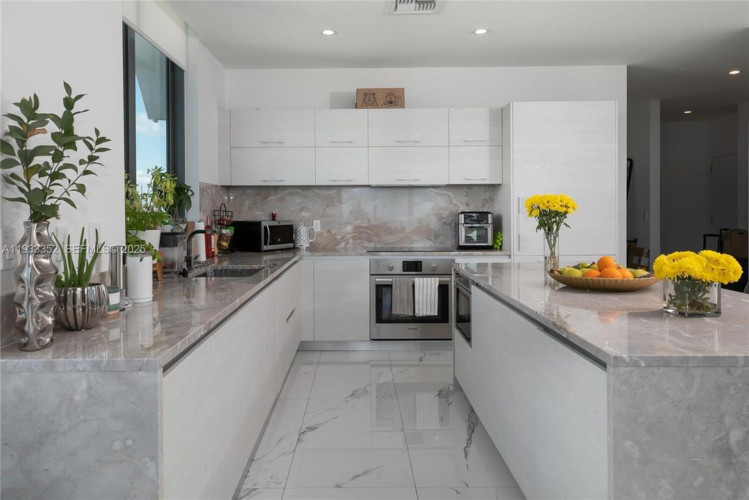 For Rent: $11,000 (4 beds, 3 baths, 2084 Square Feet)