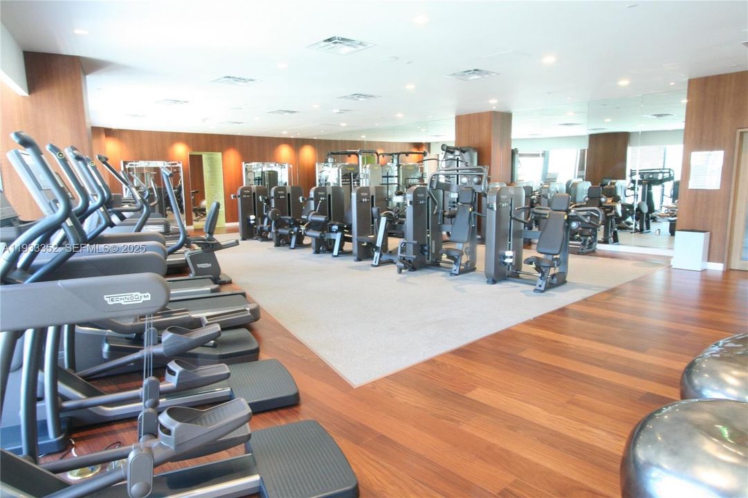 For Rent: $11,000 (4 beds, 3 baths, 2084 Square Feet)