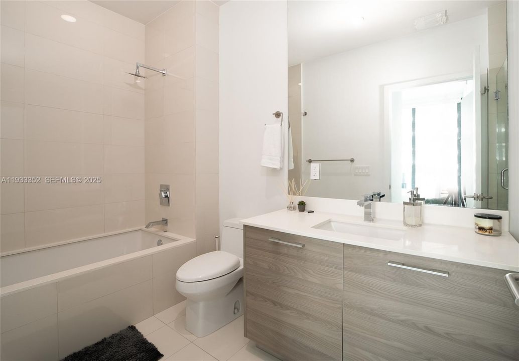 For Rent: $11,000 (4 beds, 3 baths, 2084 Square Feet)