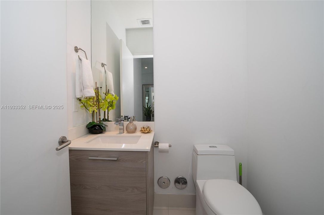 For Rent: $11,000 (4 beds, 3 baths, 2084 Square Feet)