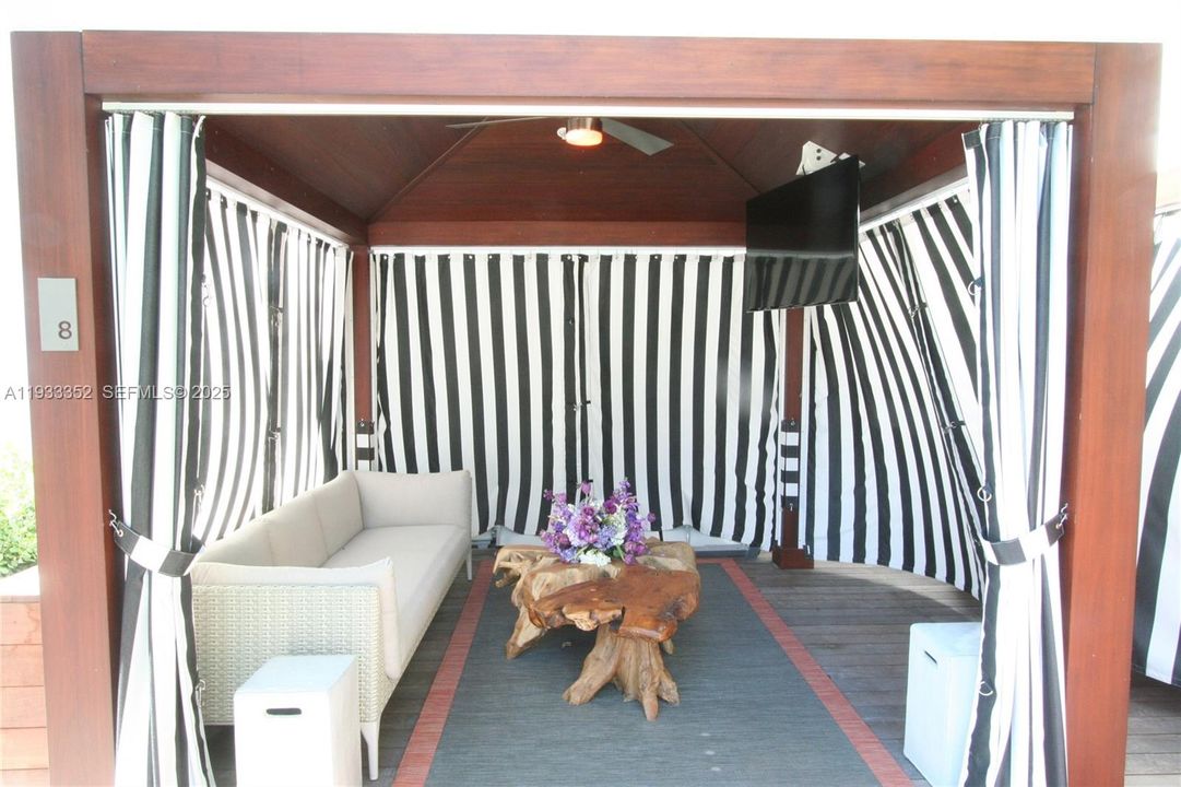 For Rent: $11,000 (4 beds, 3 baths, 2084 Square Feet)