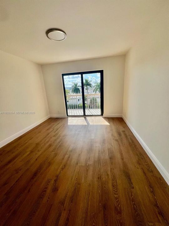 出租: $1,999 (1 贝兹, 1 浴室, 710 平方英尺)