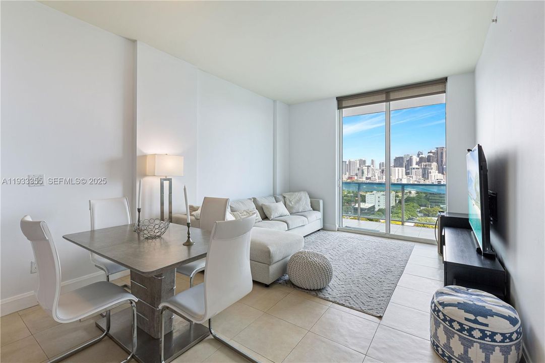 For Rent: $4,200 (2 beds, 2 baths, 1059 Square Feet)