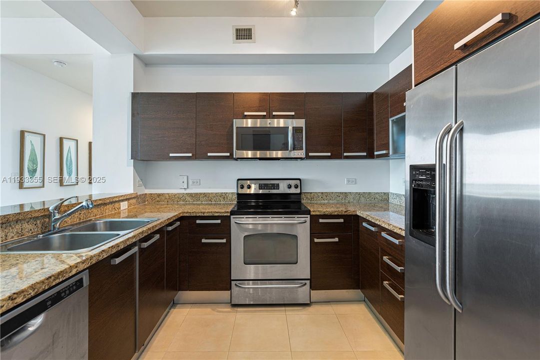 For Rent: $4,200 (2 beds, 2 baths, 1059 Square Feet)