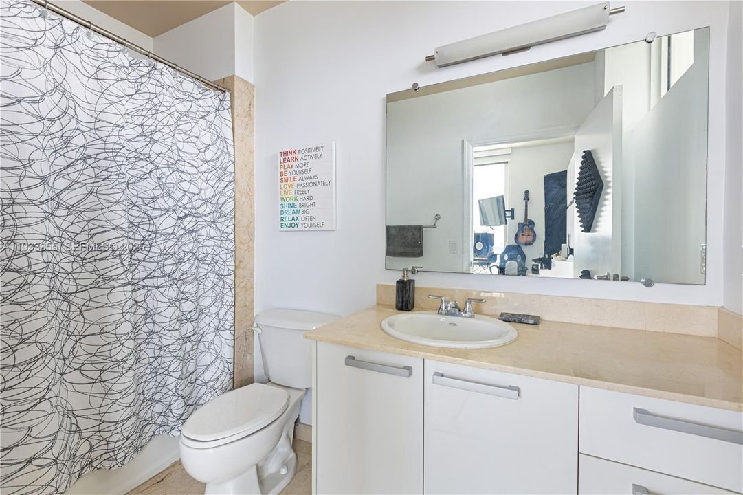 For Rent: $4,200 (2 beds, 2 baths, 1059 Square Feet)