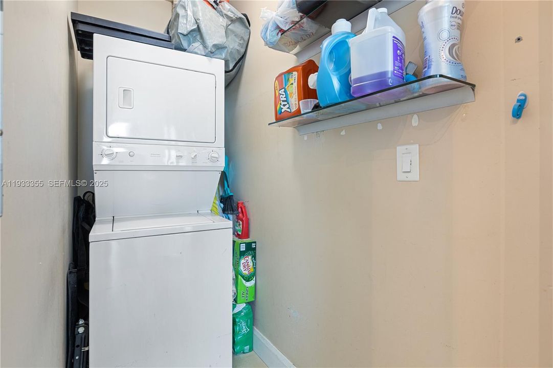 For Rent: $4,200 (2 beds, 2 baths, 1059 Square Feet)