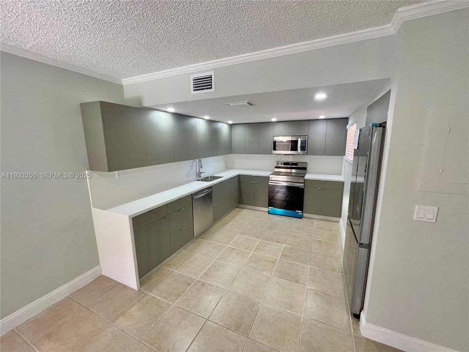 For Rent: $2,800 (3 beds, 2 baths, 1215 Square Feet)
