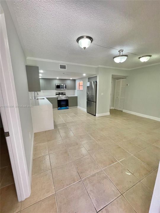 For Rent: $2,800 (3 beds, 2 baths, 1215 Square Feet)