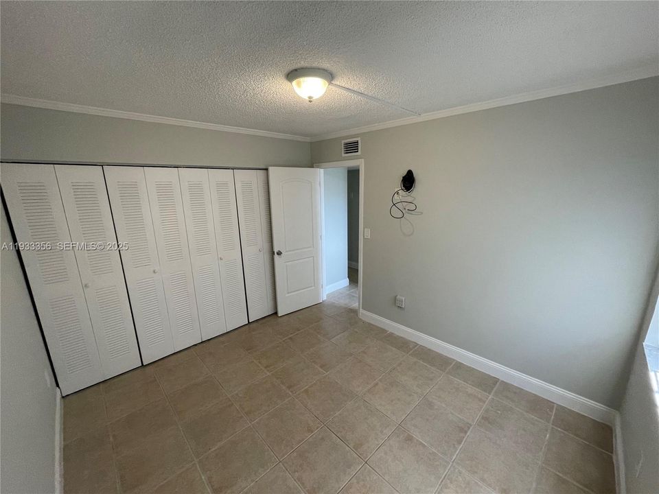 For Rent: $2,800 (3 beds, 2 baths, 1215 Square Feet)