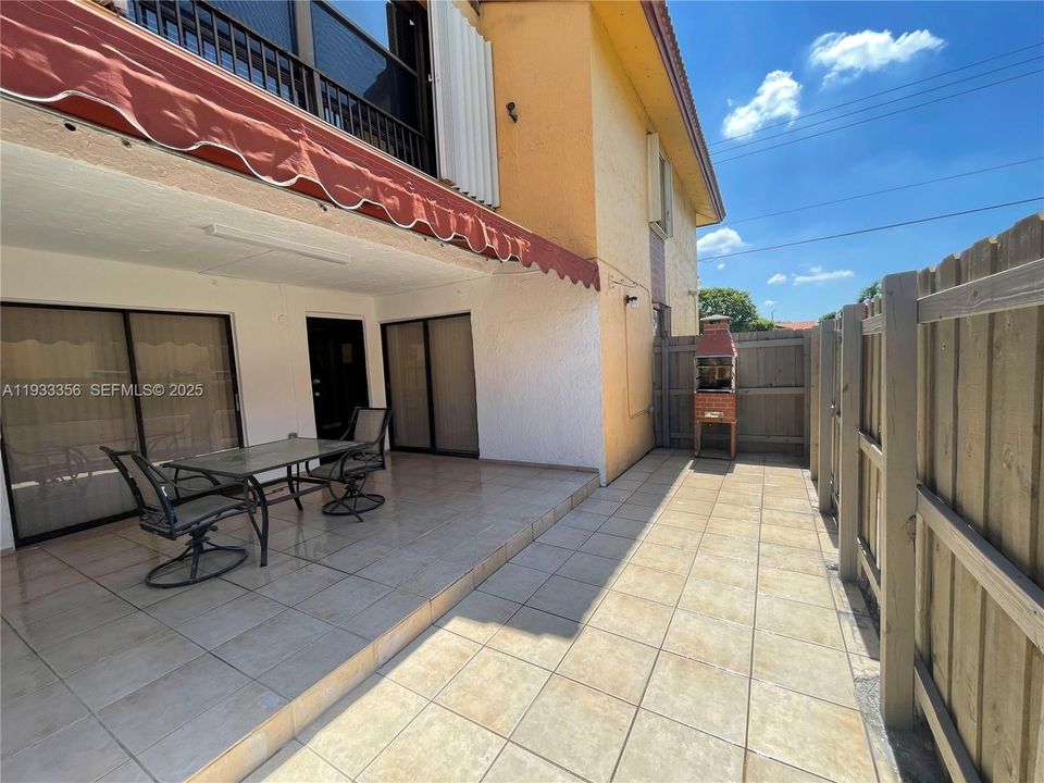 For Rent: $2,800 (3 beds, 2 baths, 1215 Square Feet)