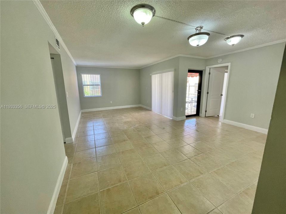 For Rent: $2,800 (3 beds, 2 baths, 1215 Square Feet)