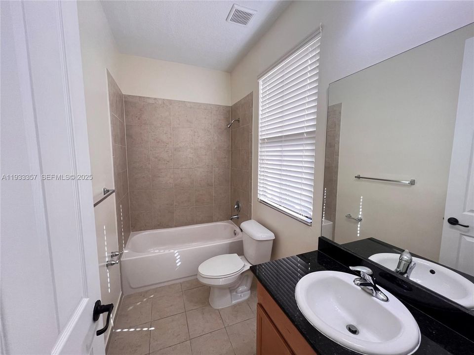 На продажу: $610,000 (3 спален, 2 ванн, 1868 Квадратных фут)