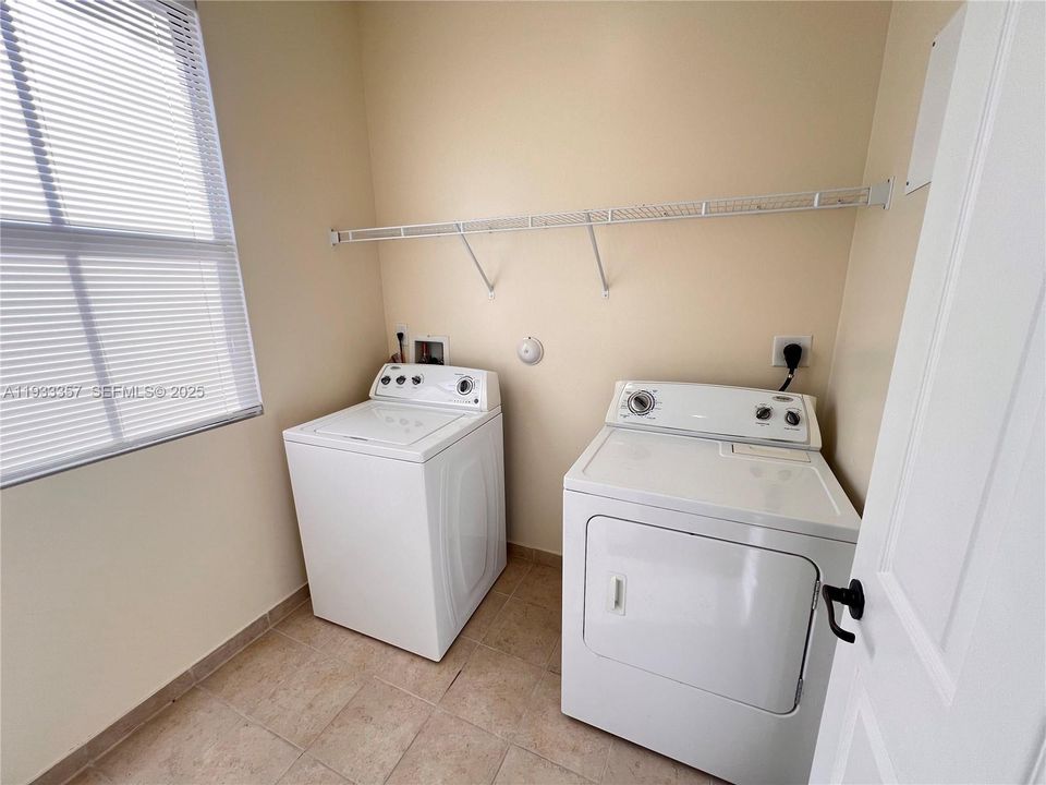 На продажу: $610,000 (3 спален, 2 ванн, 1868 Квадратных фут)