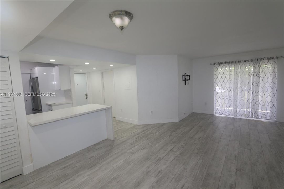For Rent: $2,550 (2 beds, 2 baths, 1050 Square Feet)
