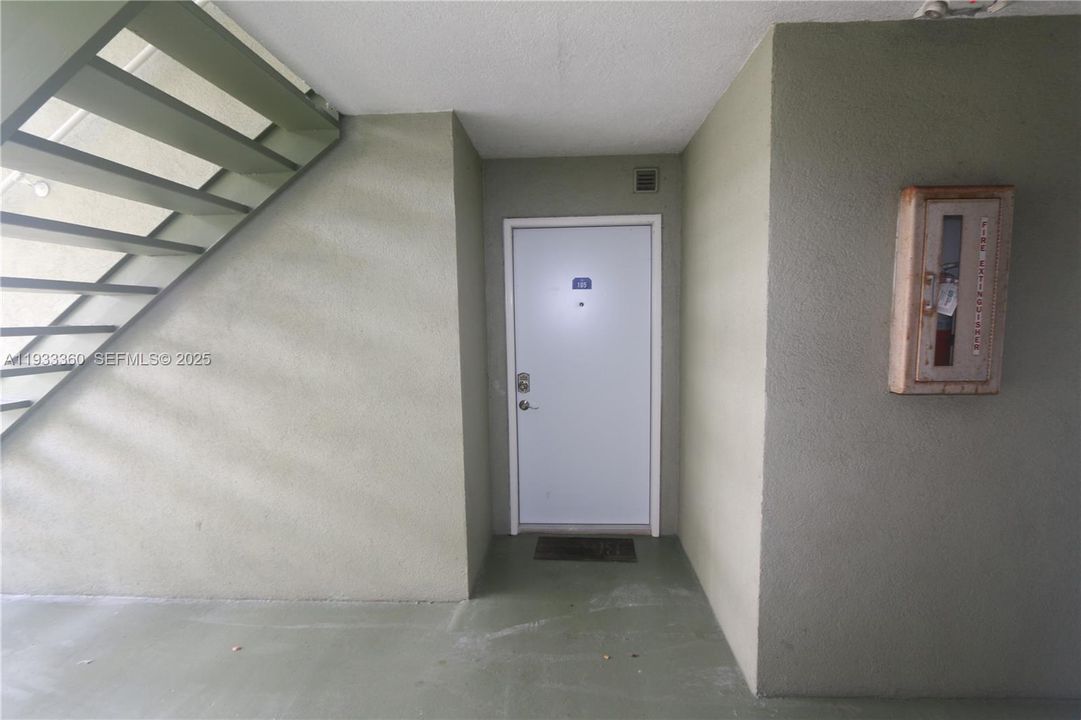 For Rent: $2,550 (2 beds, 2 baths, 1050 Square Feet)