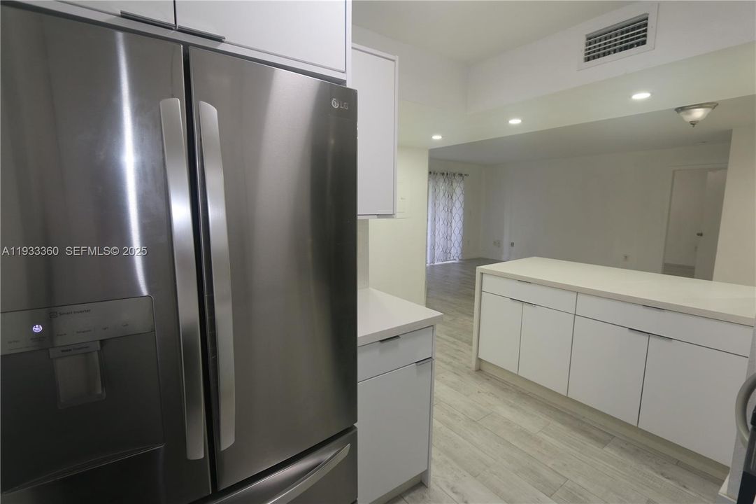 For Rent: $2,550 (2 beds, 2 baths, 1050 Square Feet)