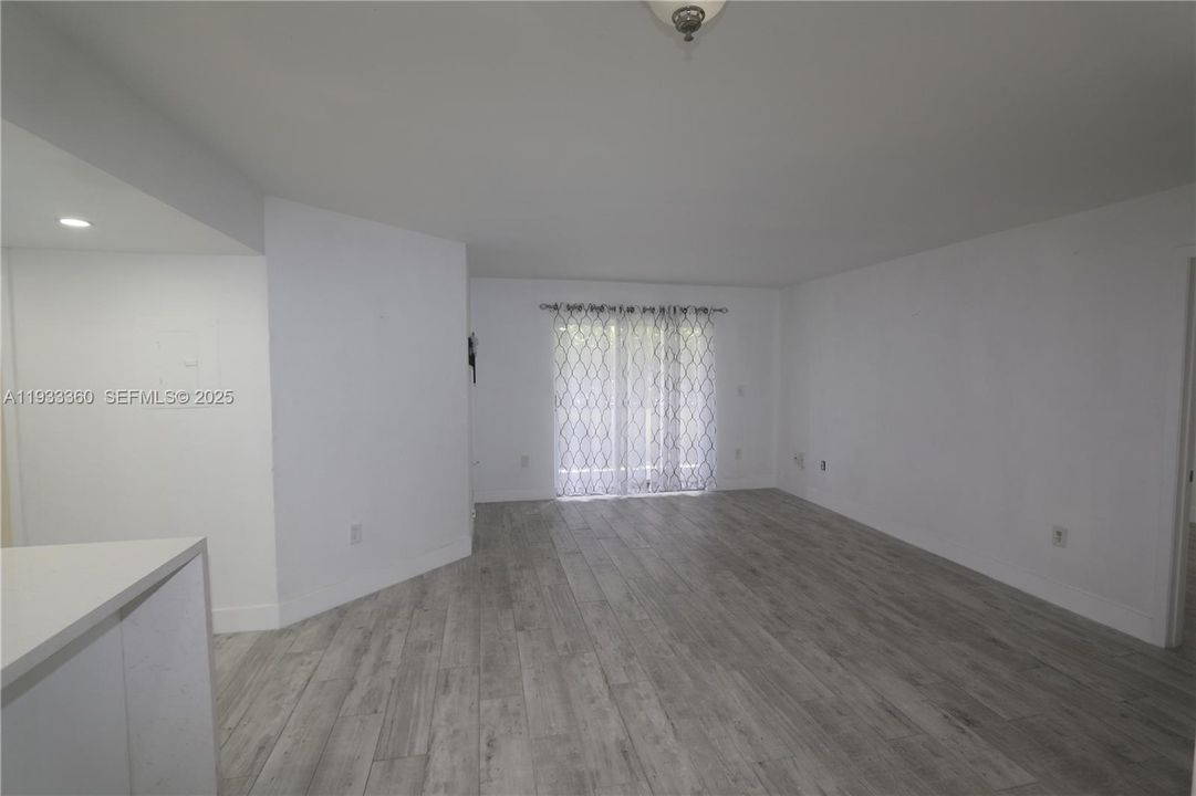 For Rent: $2,550 (2 beds, 2 baths, 1050 Square Feet)