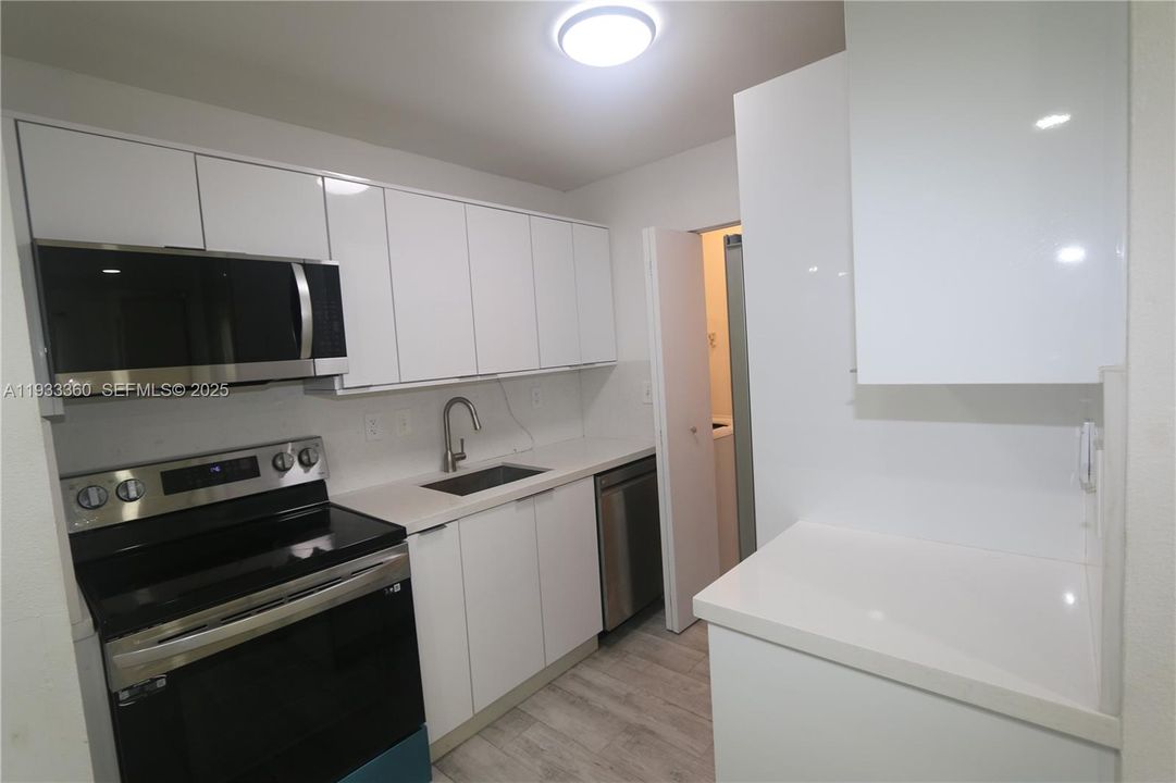 For Rent: $2,550 (2 beds, 2 baths, 1050 Square Feet)