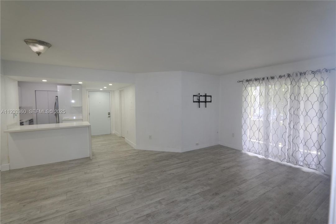 For Rent: $2,550 (2 beds, 2 baths, 1050 Square Feet)