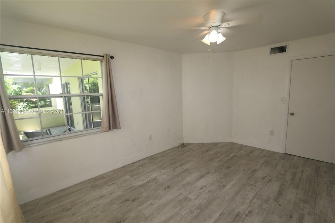 For Rent: $2,550 (2 beds, 2 baths, 1050 Square Feet)