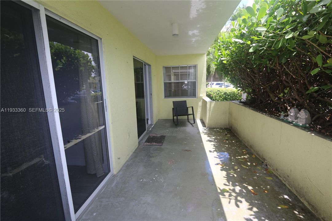 For Rent: $2,550 (2 beds, 2 baths, 1050 Square Feet)