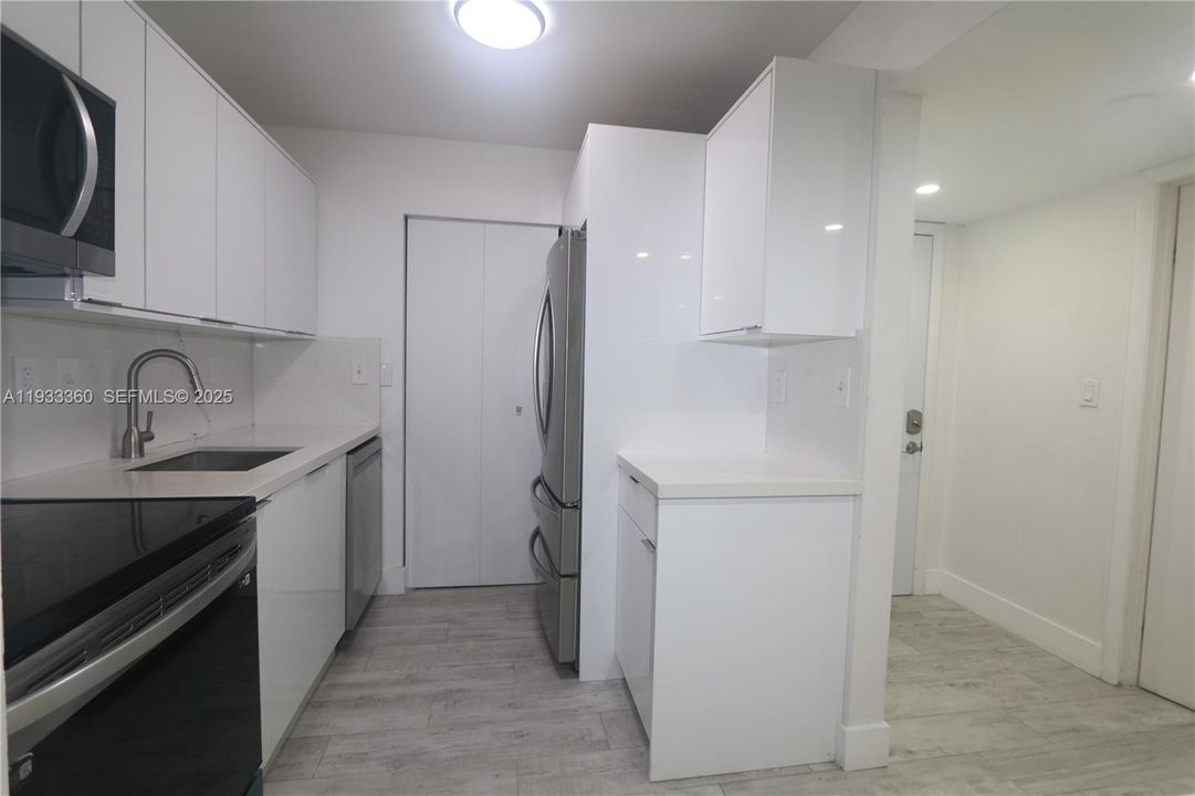 For Rent: $2,550 (2 beds, 2 baths, 1050 Square Feet)