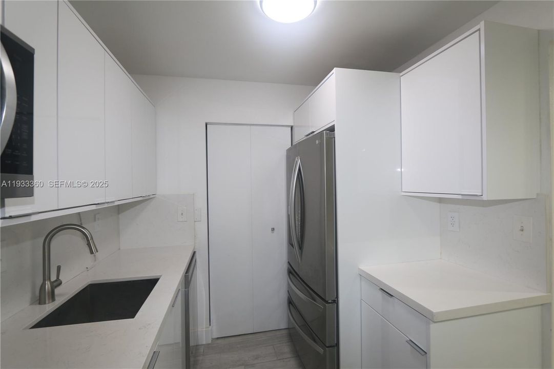 For Rent: $2,550 (2 beds, 2 baths, 1050 Square Feet)