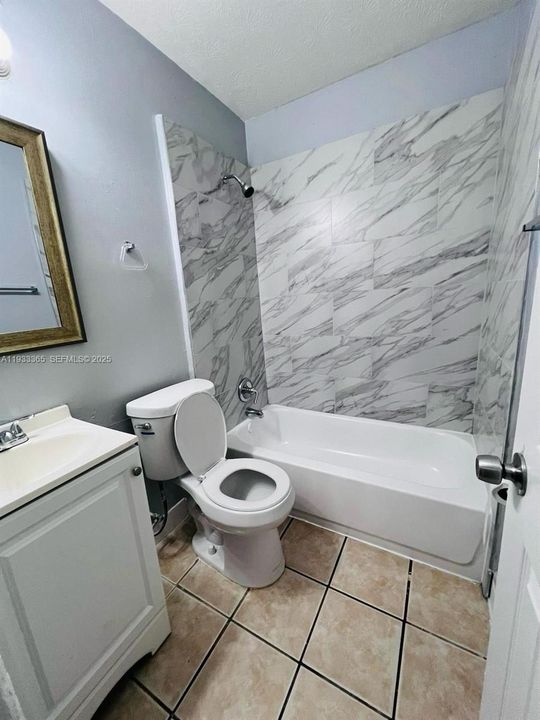 На продажу: $79,900 (2 спален, 1 ванн, 682 Квадратных фут)