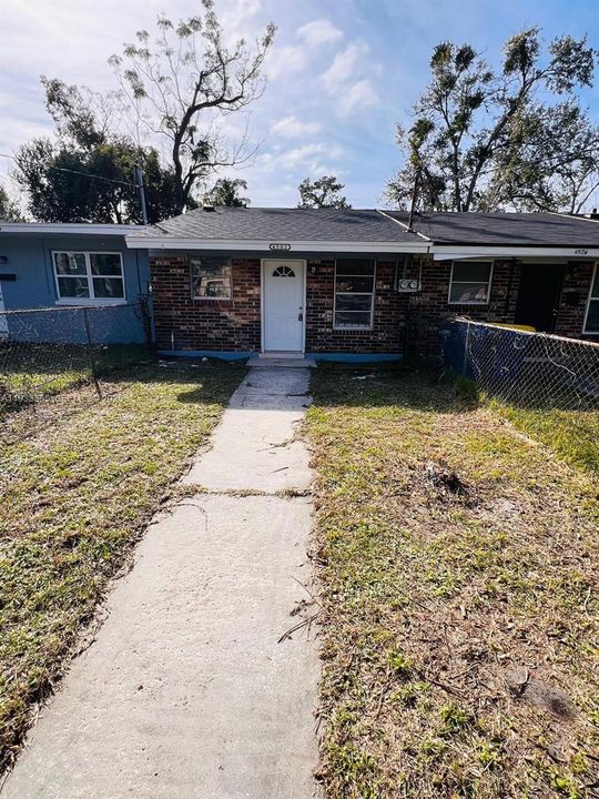 На продажу: $79,900 (2 спален, 1 ванн, 682 Квадратных фут)