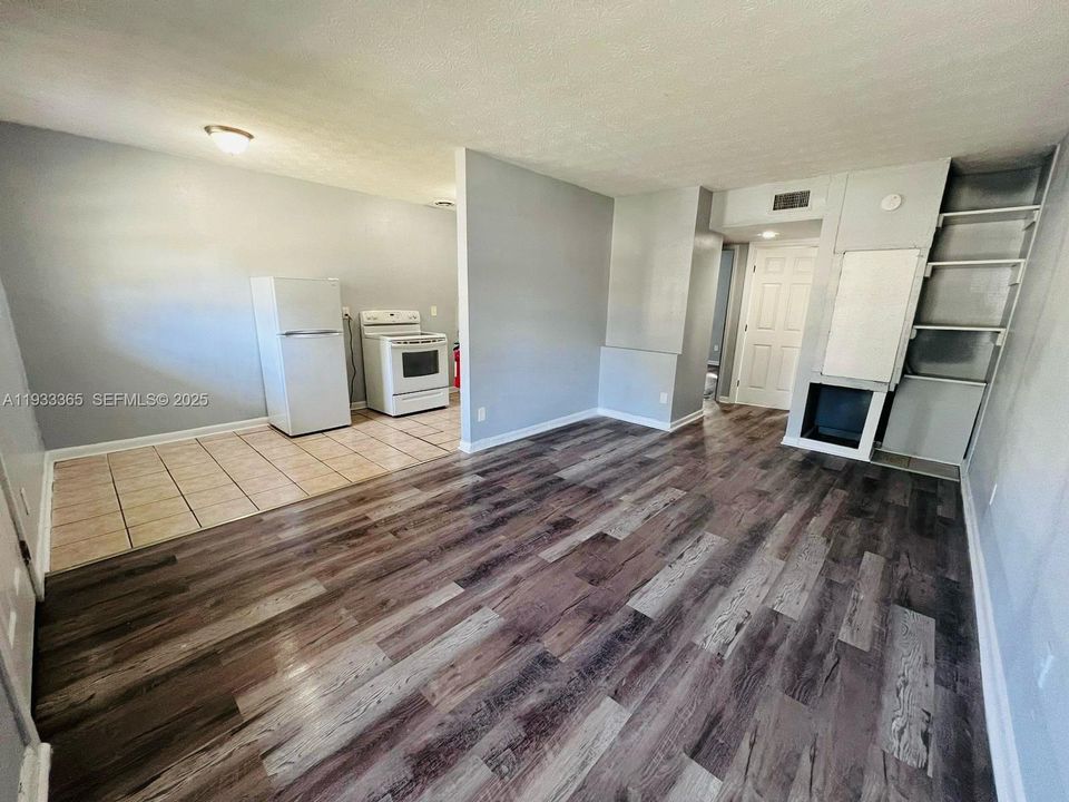 На продажу: $79,900 (2 спален, 1 ванн, 682 Квадратных фут)