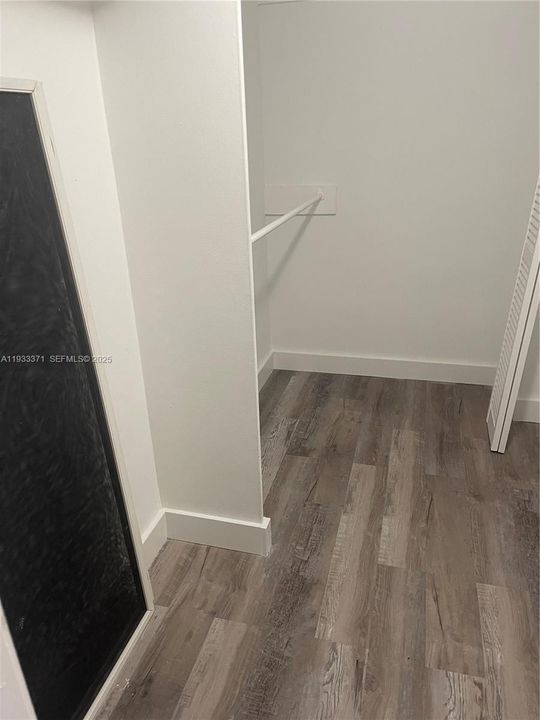 For Rent: $2,700 (1 beds, 1 baths, 1097 Square Feet)